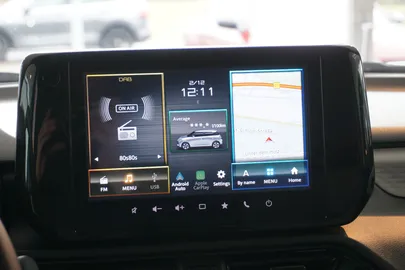 Car image 14