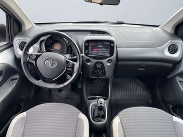 Car image 9