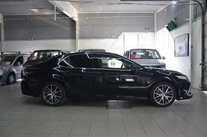 Car image 4