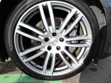 Car image 25