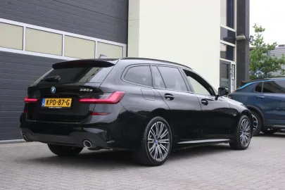 Car image 28