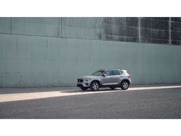 Volvo XC40 T2 Essential 95 kW image number 6