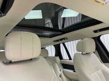 Car image 37