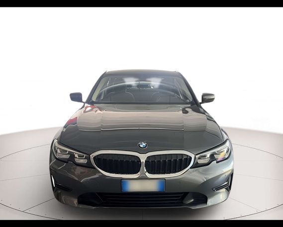 BMW 320d xDrive Advantage 140 kW image number 10