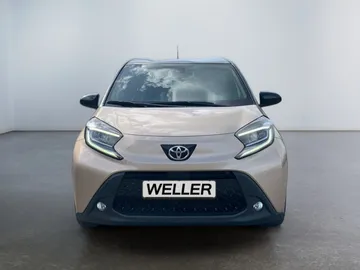 Car image 3