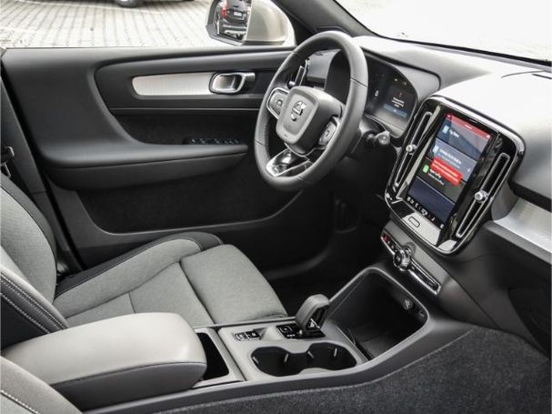 Volvo XC40 B3 Core 120 kW image number 3