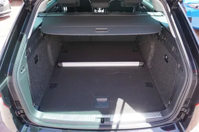 Car image 32