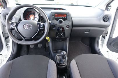 Car image 13