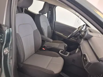Car image 25