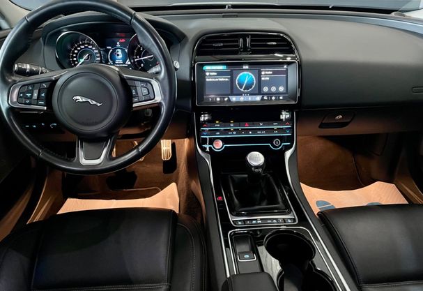 Jaguar XE 120 kW image number 14