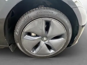 Car image 32
