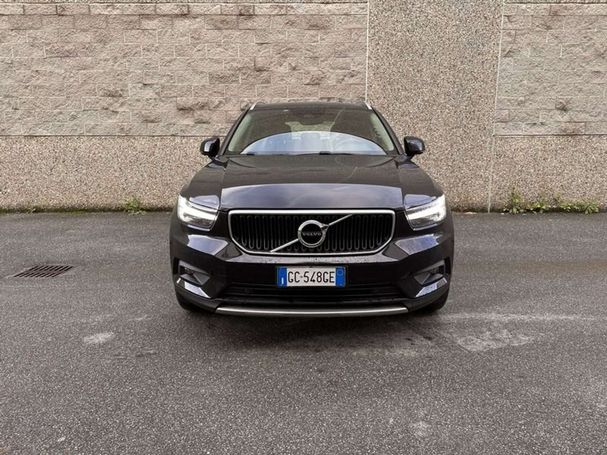 Volvo XC40 D3 AWD Geartronic Momentum 110 kW image number 8