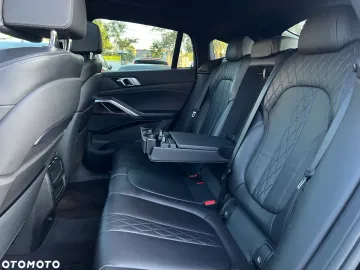 Car image 32