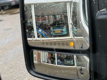 Car image 27