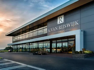 Car image 43