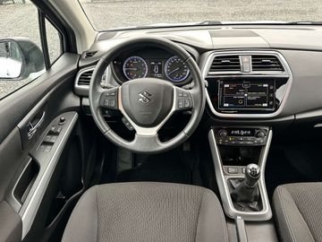 Car image 13