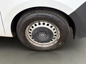 Car image 32