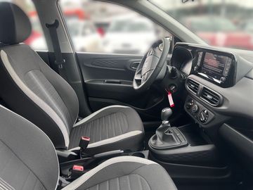 Car image 11