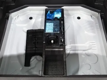 Car image 35