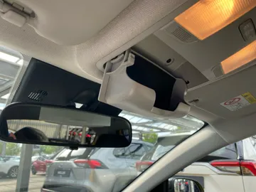 Car image 27