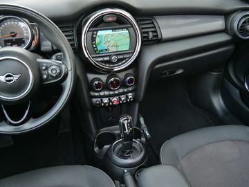 Car image 32