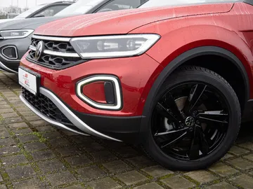 Car image 26