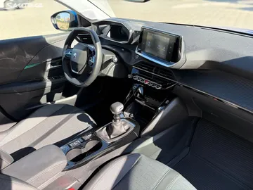 Car image 32