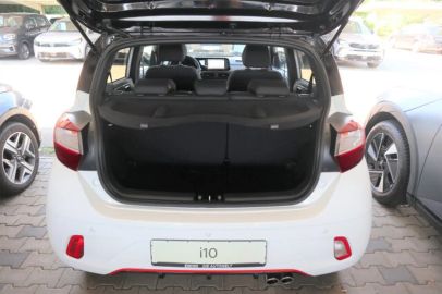 Car image 26