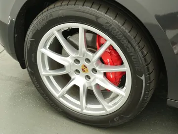 Car image 24