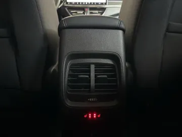 Car image 32