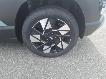 Car image 27