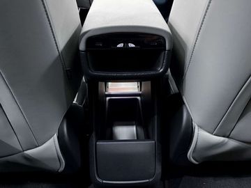 Car image 36