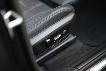 Car image 37