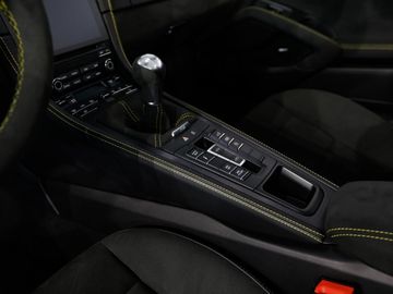 Car image 33