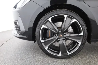 Car image 30