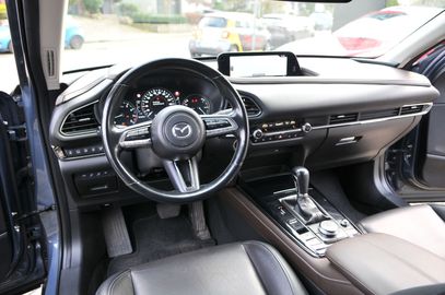 Car image 19