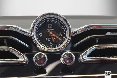 Car image 38