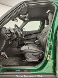 Car image 32