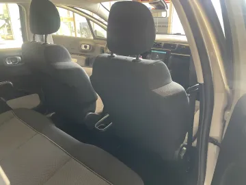 Car image 28