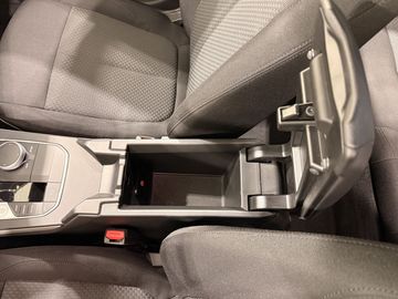 Car image 32