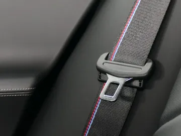 Car image 32