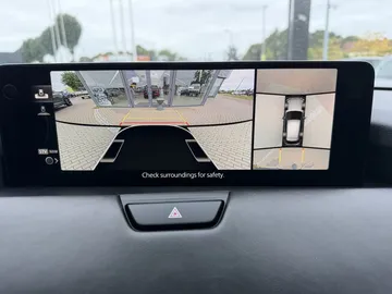 Car image 30