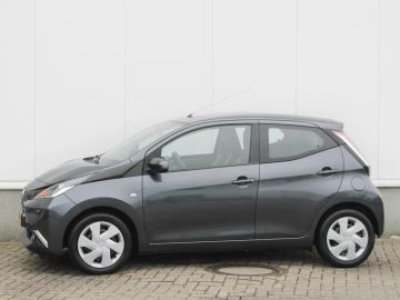 Car image 2
