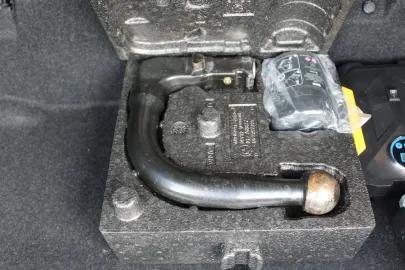 Car image 35