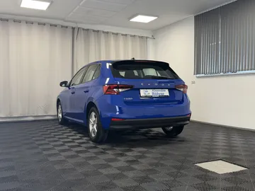 Car image 32