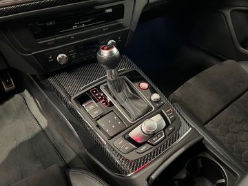 Car image 24