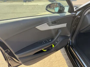 Car image 27