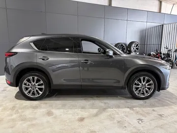 Car image 3