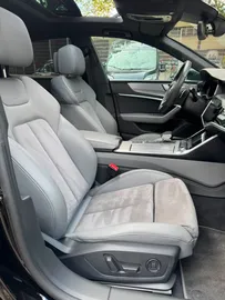 Car image 30