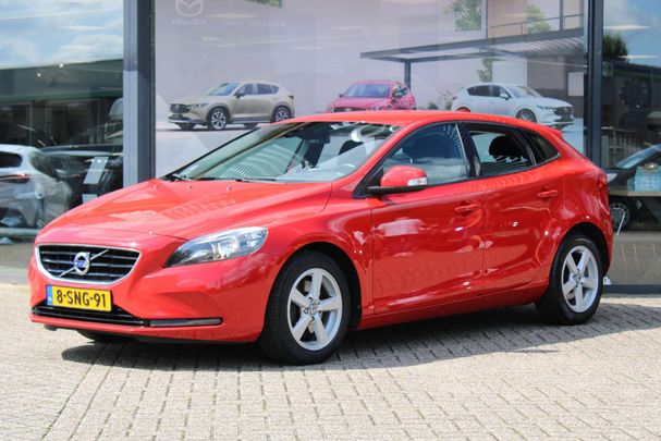 Volvo V40 T3 Kinetic 110 kW image number 1